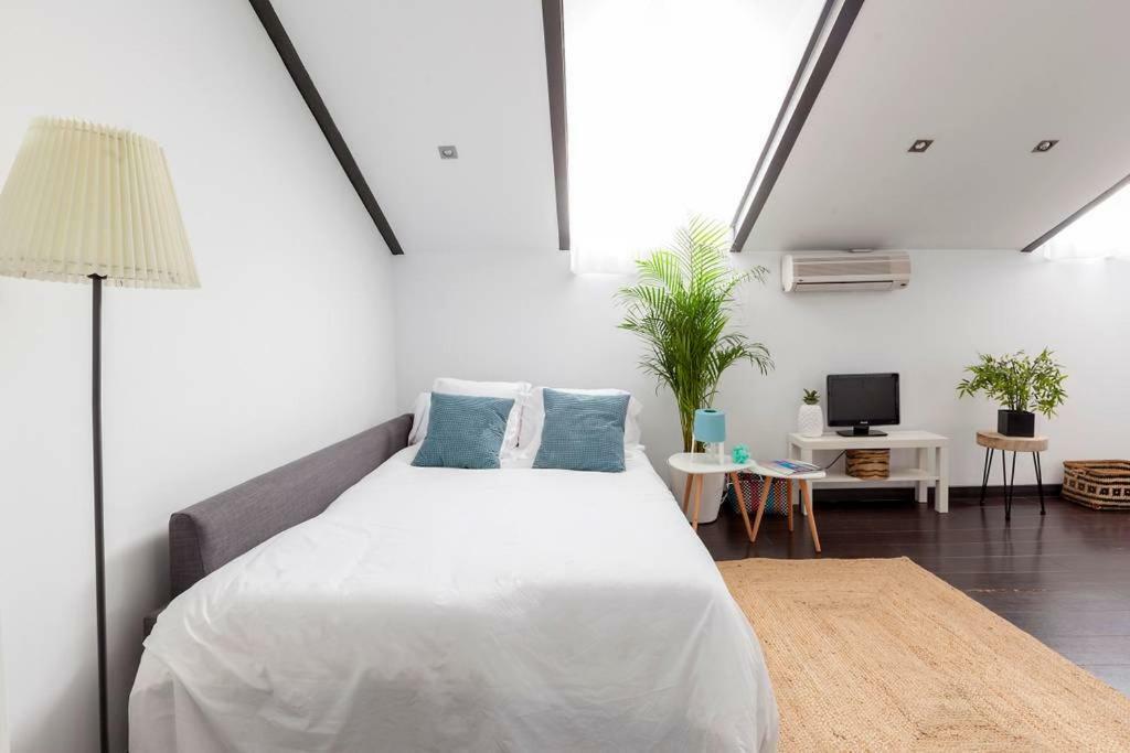 מדריד Modern Top Floor Loft At Malasana'S Heart מראה חיצוני תמונה